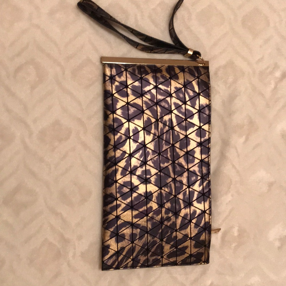 Metallic Leopard Clutch purse w/wrist strap